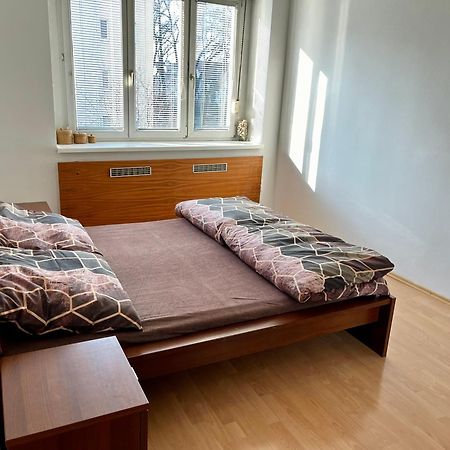 Victory Apartment Братислава Екстериор снимка